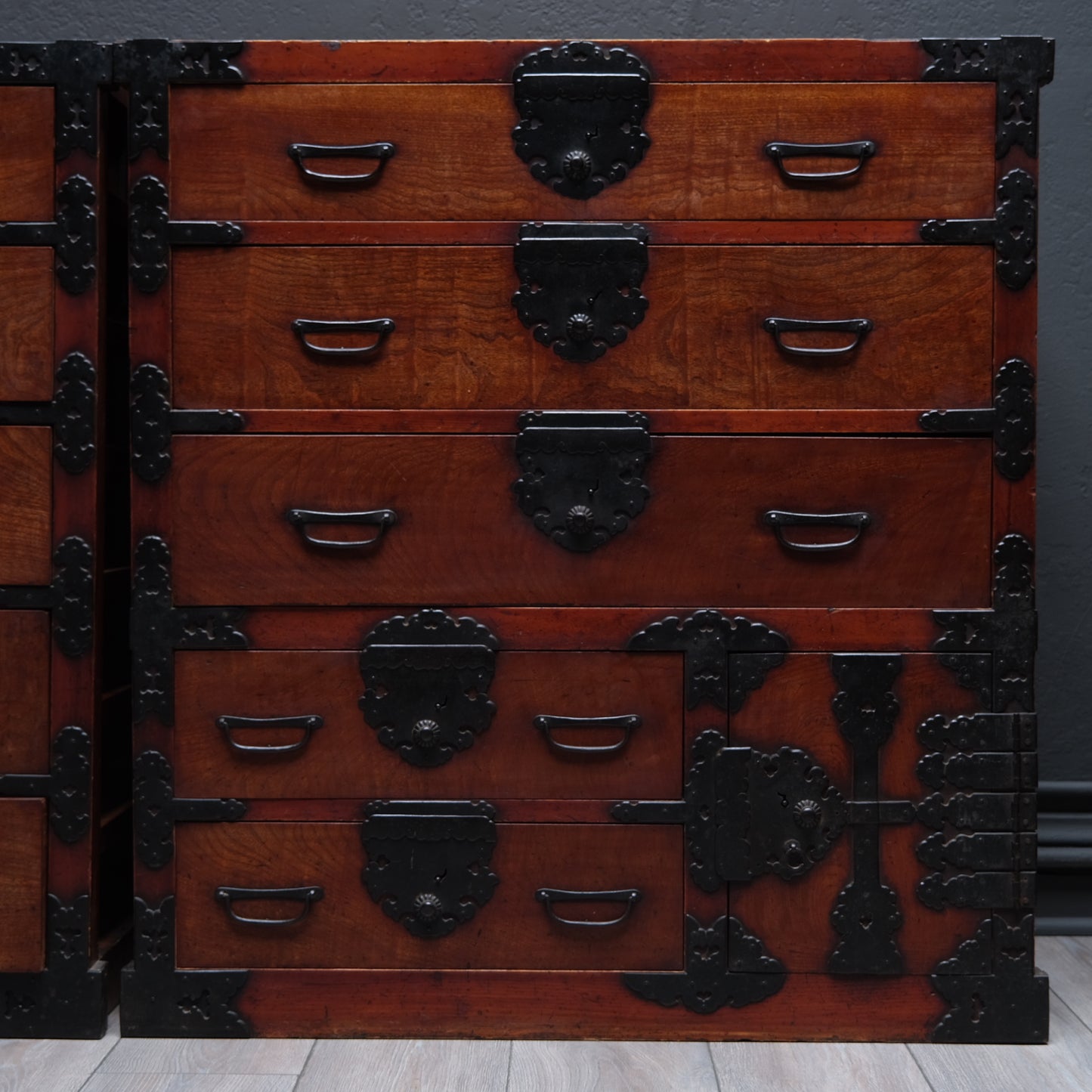 Exceptional Pair of Isho Tansu