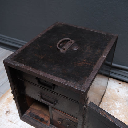 Funa-dansu (Ship's Chest)