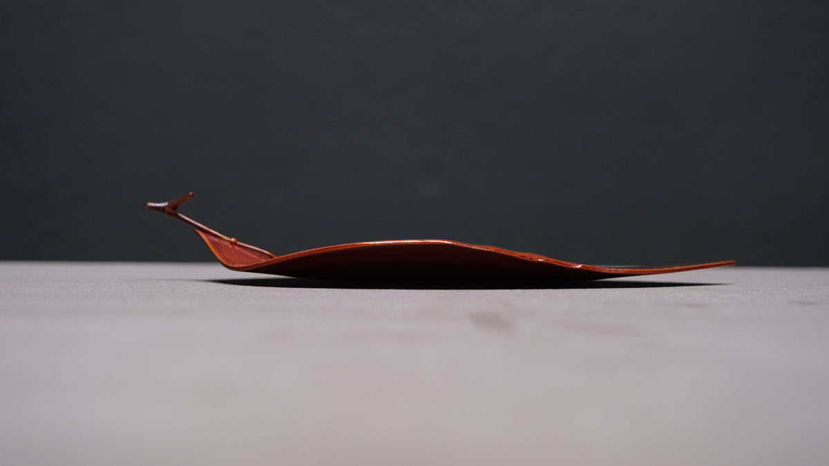 Set of five lacquered leaf-shaped plates with their original box, view 10 of 12