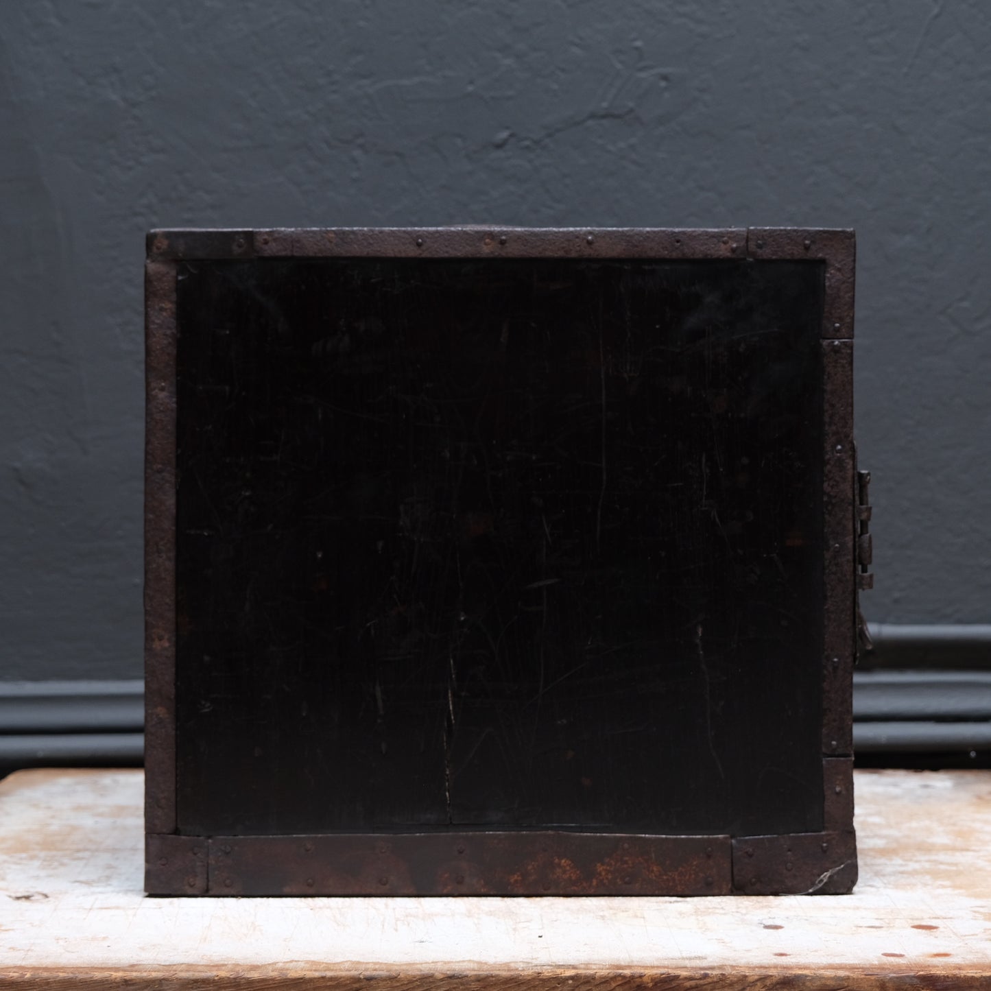 Funa-dansu (Ship's Chest)