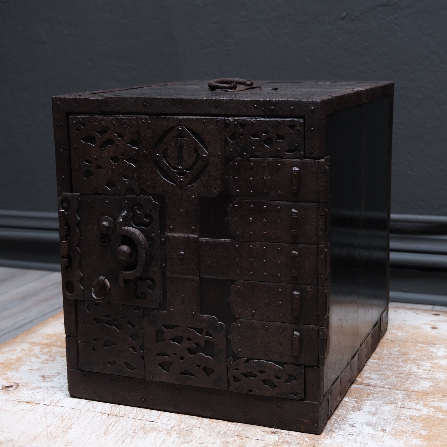 Funa-dansu (Ship's Chest)