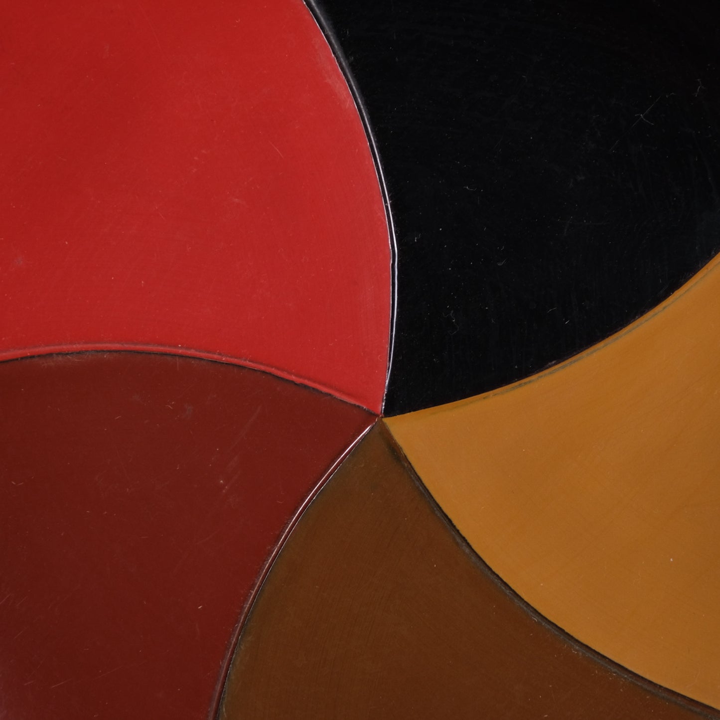 Set of four lobed lacquer plates on steel display stand, 5.5-inch width