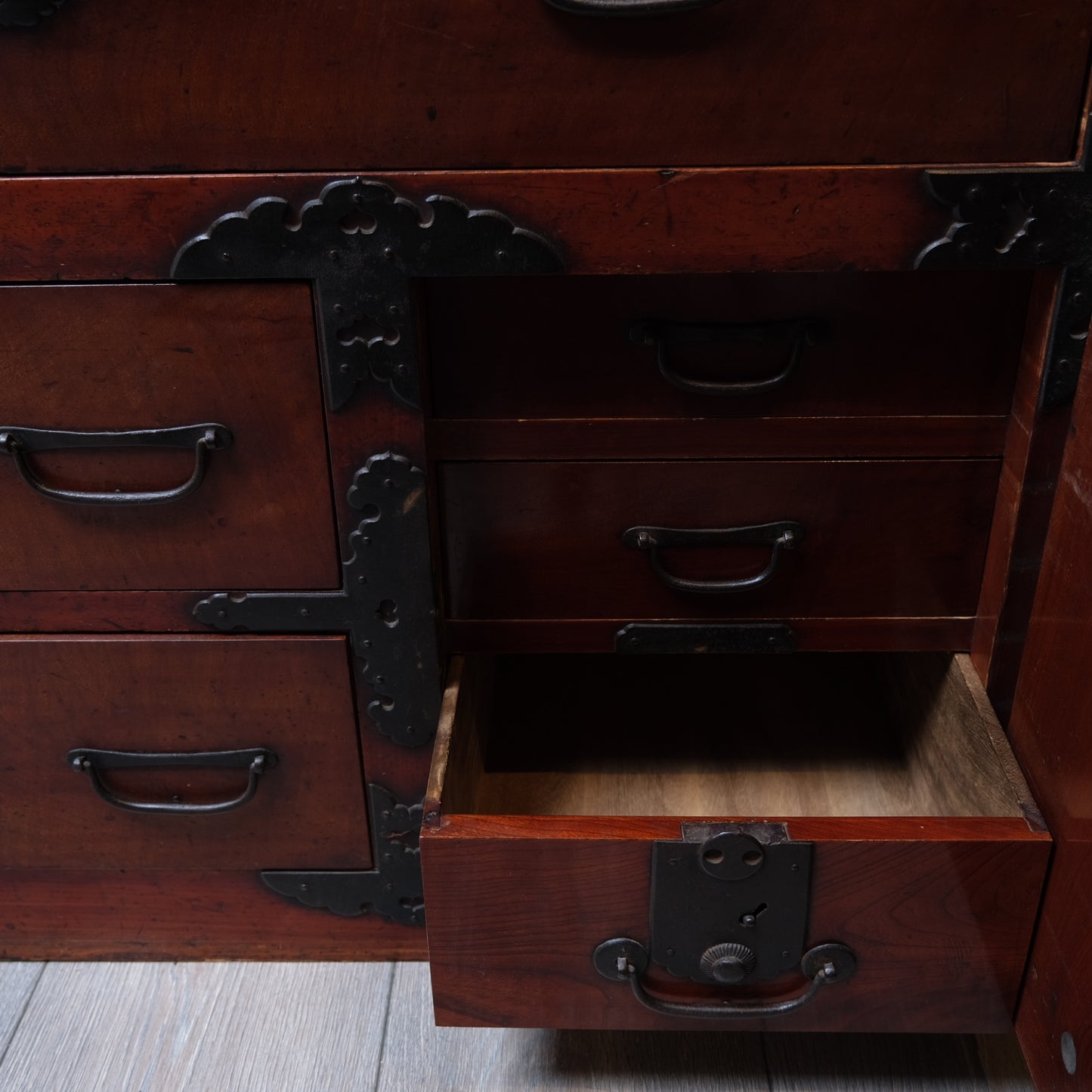 Exceptional Pair of Isho Tansu