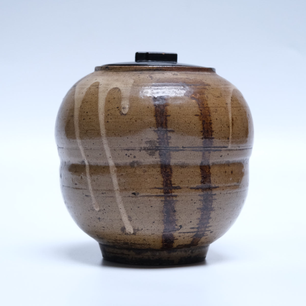 Edo period stoneware mizusashi (tea ceremony water jar) with trailing off-white and brown glazes and black lacquer lid, view 3 of 12