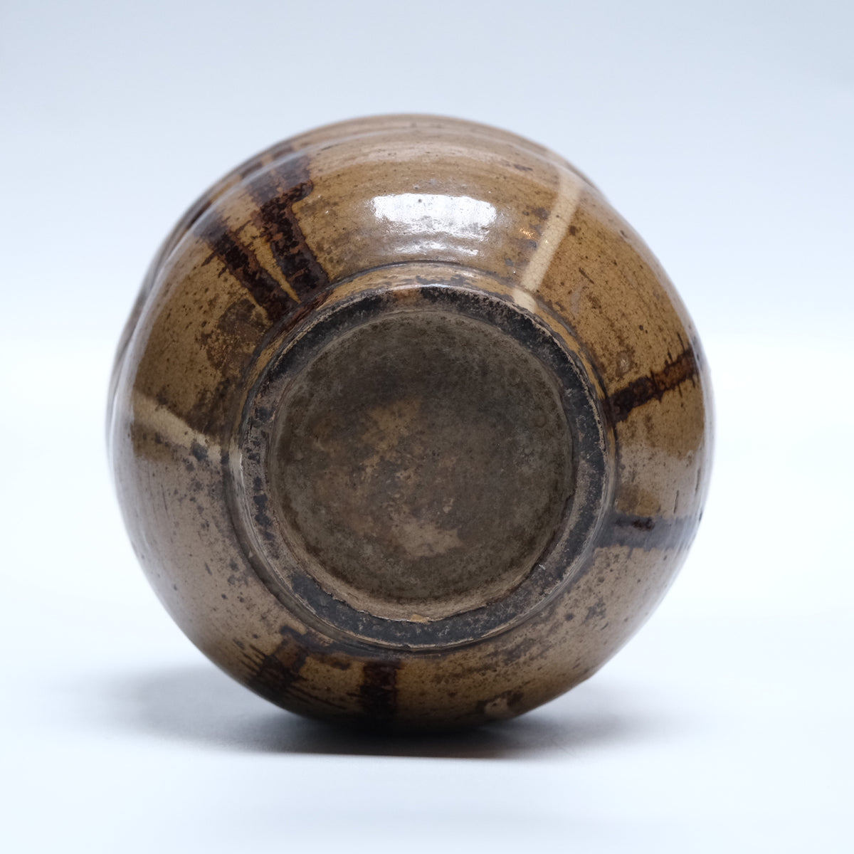 Edo period stoneware mizusashi (tea ceremony water jar) with trailing off-white and brown glazes and black lacquer lid, view 6 of 12