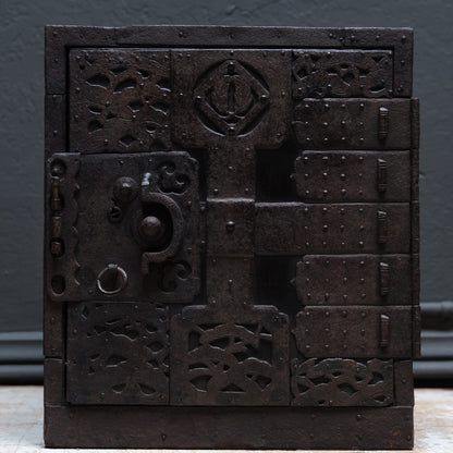 Funa-dansu (Ship's Chest)