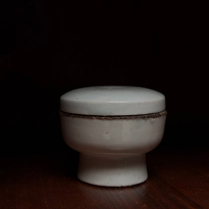 Joseon dynasty porcelain footed offering bowl (jesa vessel) with lid, view 7 of 11
