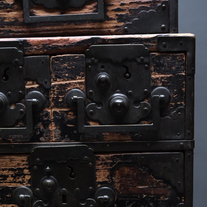 Portable wooden peddler's chest with five drawers and cloud-shaped iron lock plates, view 10 of 10