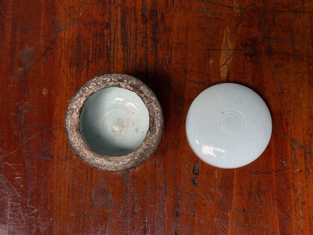 Joseon dynasty porcelain footed offering bowl (jesa vessel) with lid, view 8 of 11
