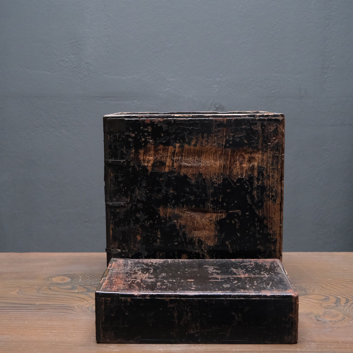 Portable wooden peddler's chest with five drawers and cloud-shaped iron lock plates, view 4 of 10