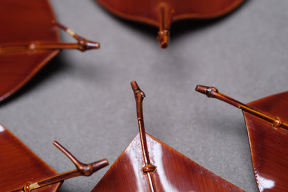 Set of five lacquered leaf-shaped plates with their original box, view 6 of 12