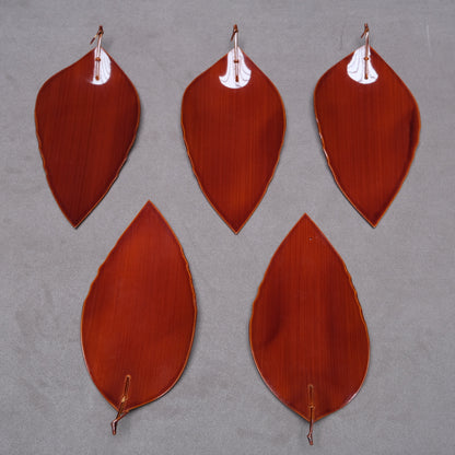 Set of five lacquered leaf-shaped plates with their original box, view 4 of 12