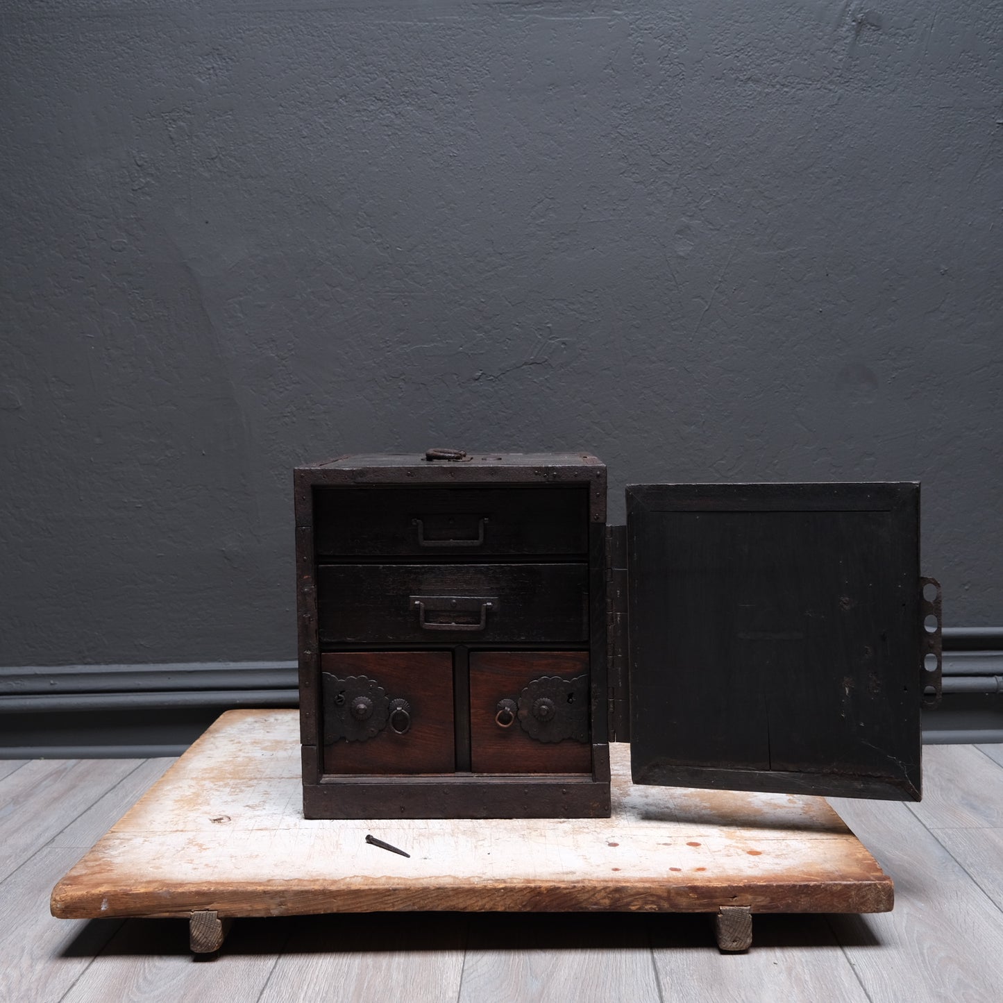 Funa-dansu (Ship's Chest)