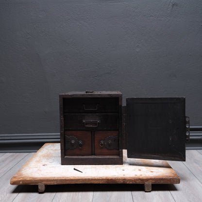 Funa-dansu (Ship's Chest)