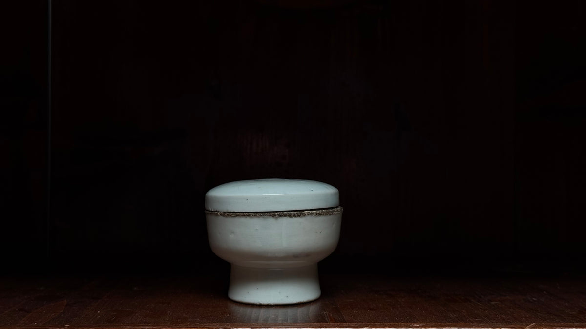 Joseon dynasty porcelain footed offering bowl (jesa vessel) with lid, view 2 of 11