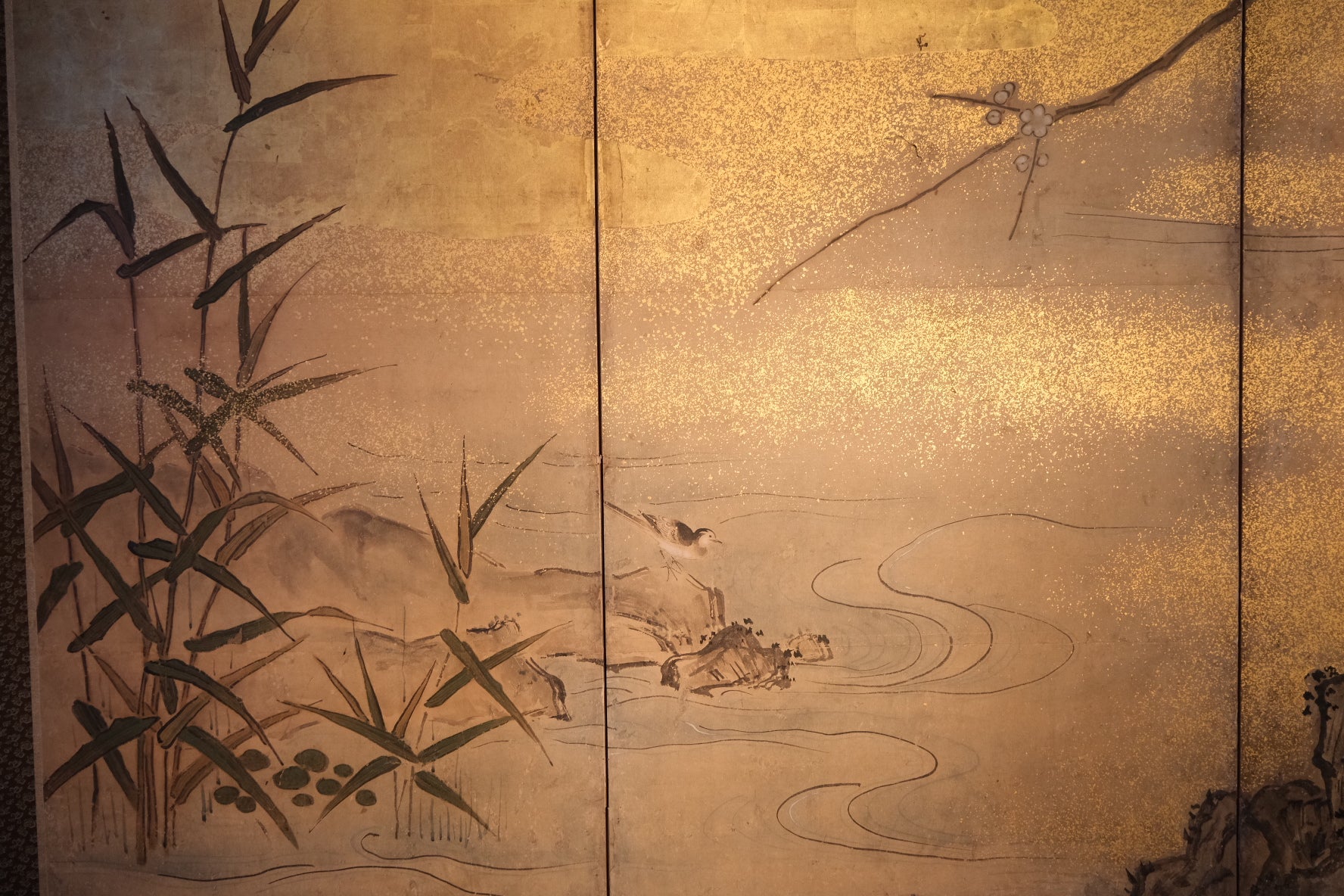 Alternate angle of Kano school six-panel screen showing full composition