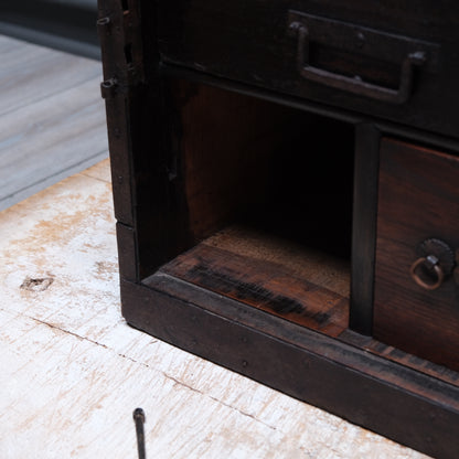 Funa-dansu (Ship's Chest)