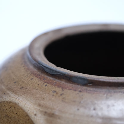 Edo period stoneware mizusashi (tea ceremony water jar) with trailing off-white and brown glazes and black lacquer lid, view 8 of 12