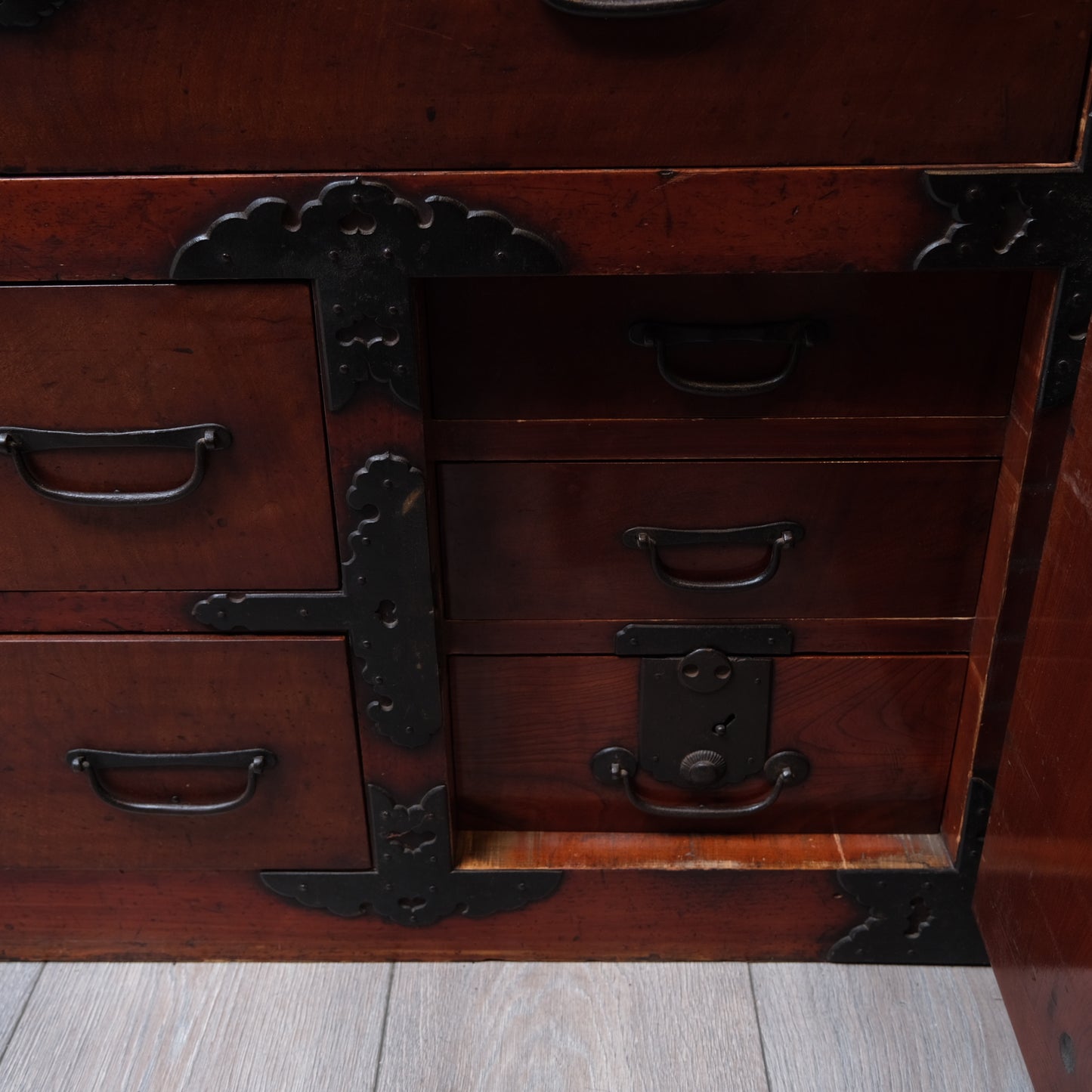 Exceptional Pair of Isho Tansu