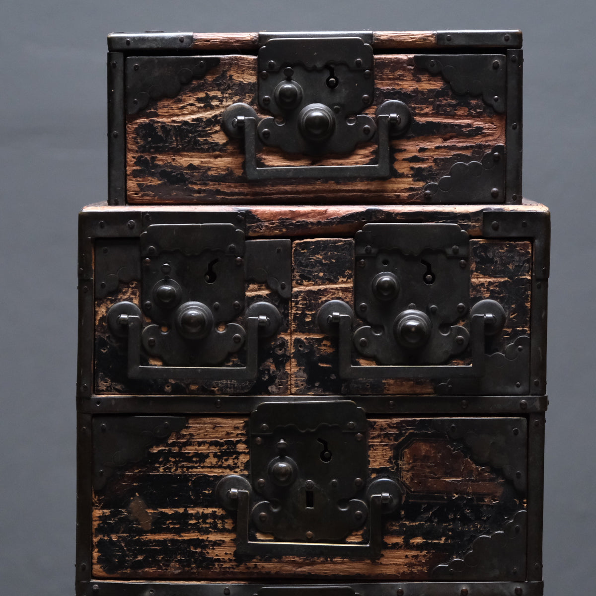 Portable wooden peddler's chest with five drawers and cloud-shaped iron lock plates, view 8 of 10