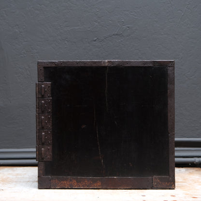 Funa-dansu (Ship's Chest)