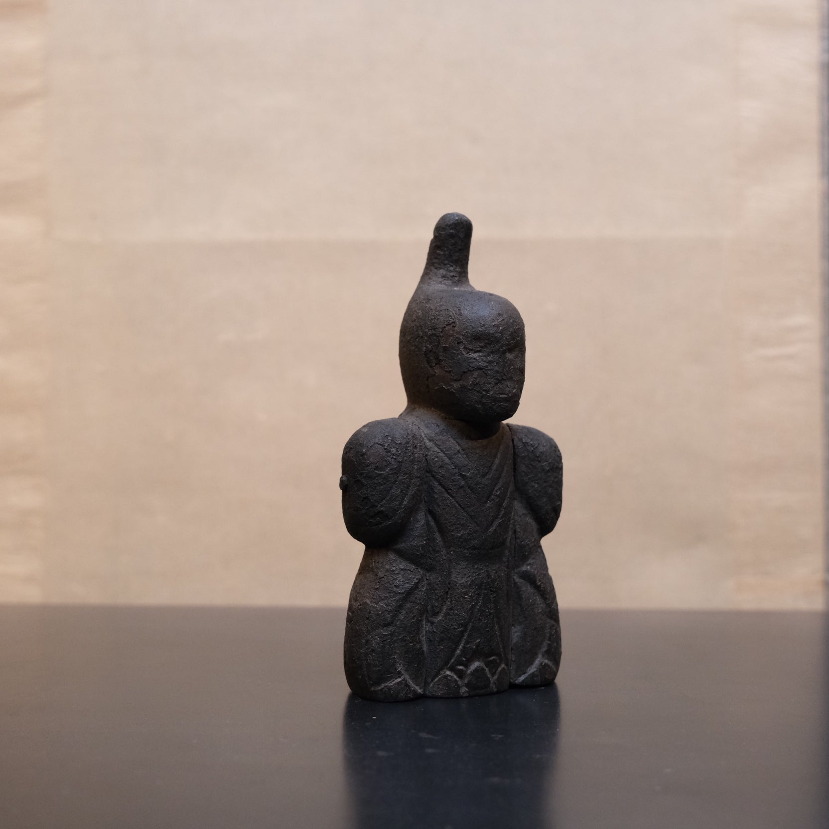 Full view of 18-19th century Japanese shinzo Hachiman carved wooden figure