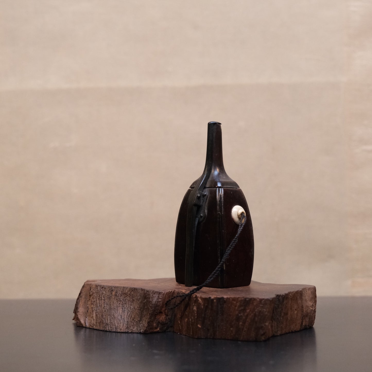 Close-up of spring-loaded lever opening mechanism on Japanese powder flask