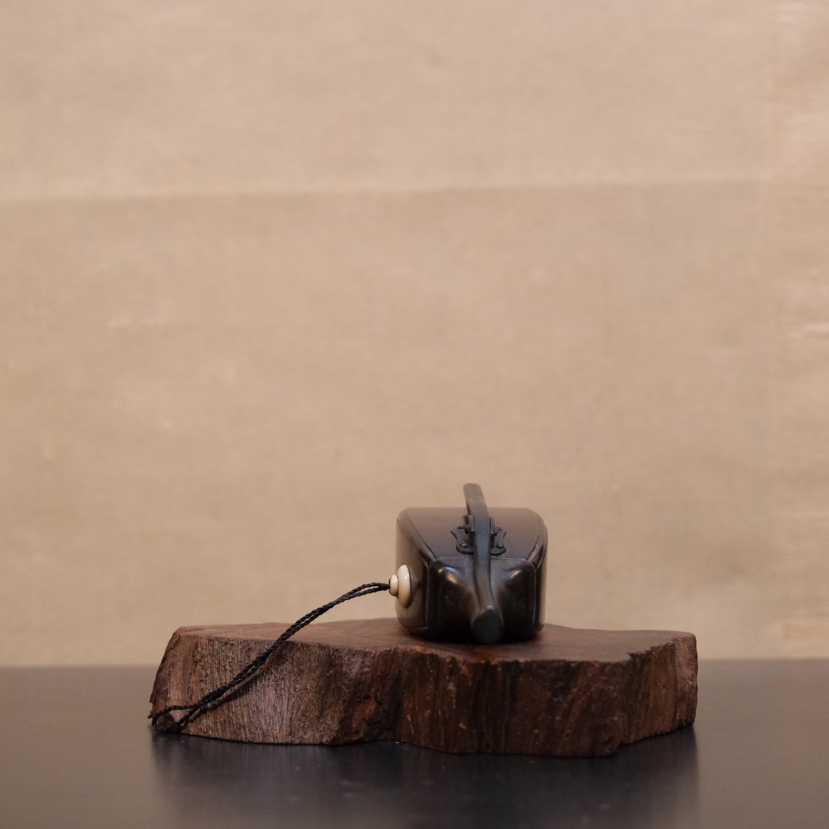 Full view of Edo period Japanese rectangular wooden gunpowder flask