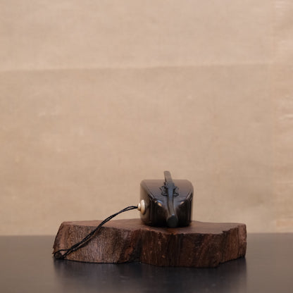 Full view of Edo period Japanese rectangular wooden gunpowder flask
