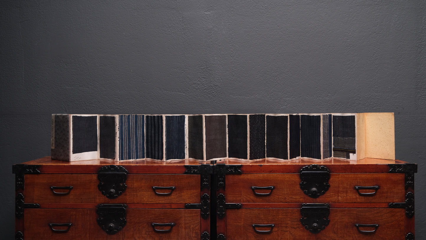 Exceptional Pair of Isho Tansu