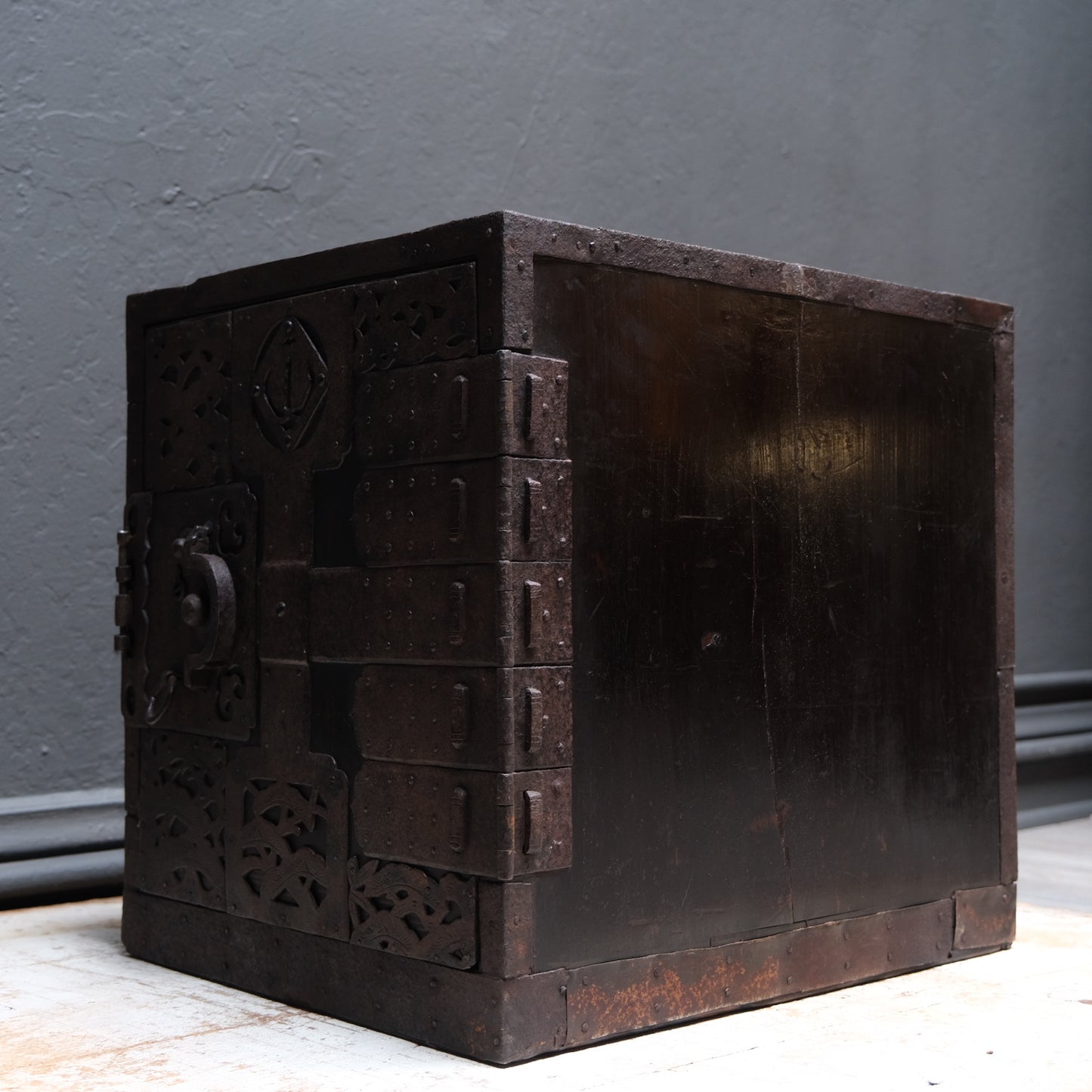 Funa-dansu (Ship's Chest)