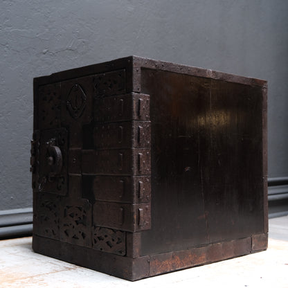 Funa-dansu (Ship's Chest)