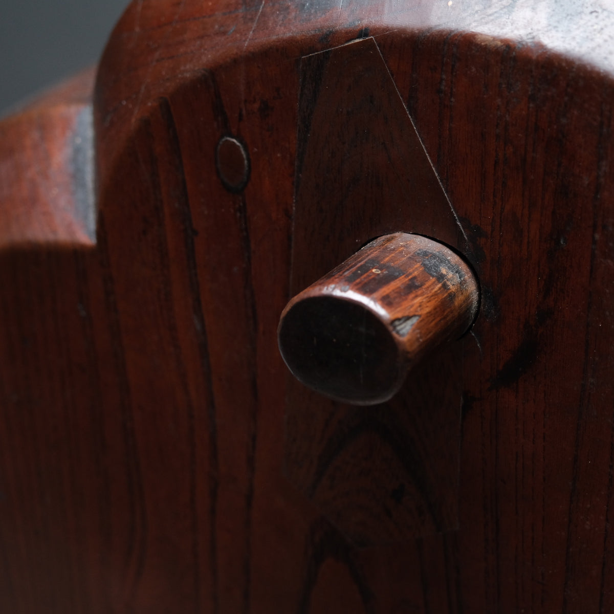 Large keyaki wood jizai hearth hook carved in a cloud form with near-black patina, view 11 of 13