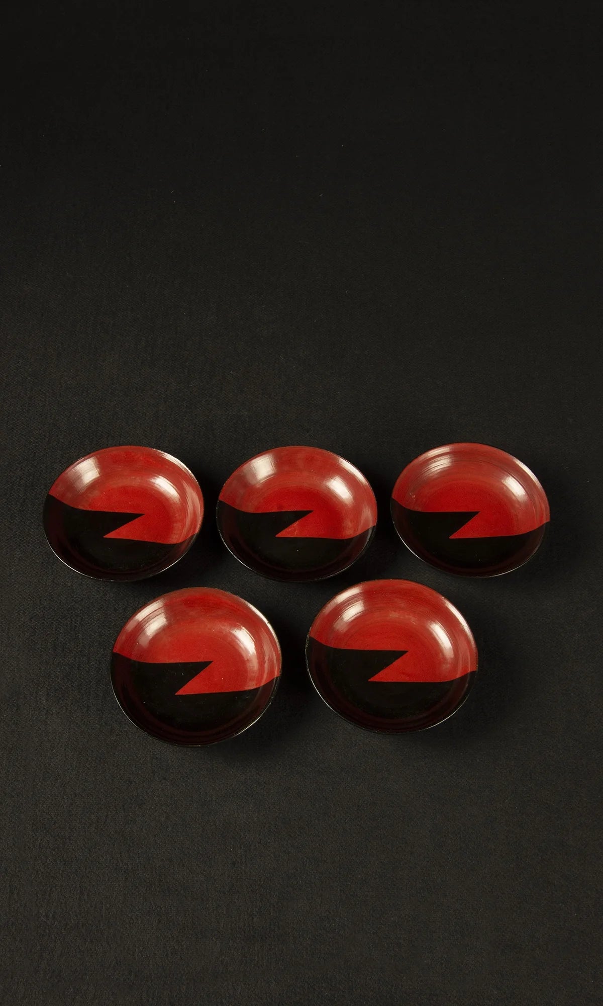 Full spread of five Japanese lacquer plates with lightning motif pattern